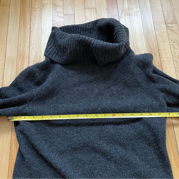 TWEEDS 100% Merino Wool Charcoal Gray with seashell buttons - Picture 5 of 9